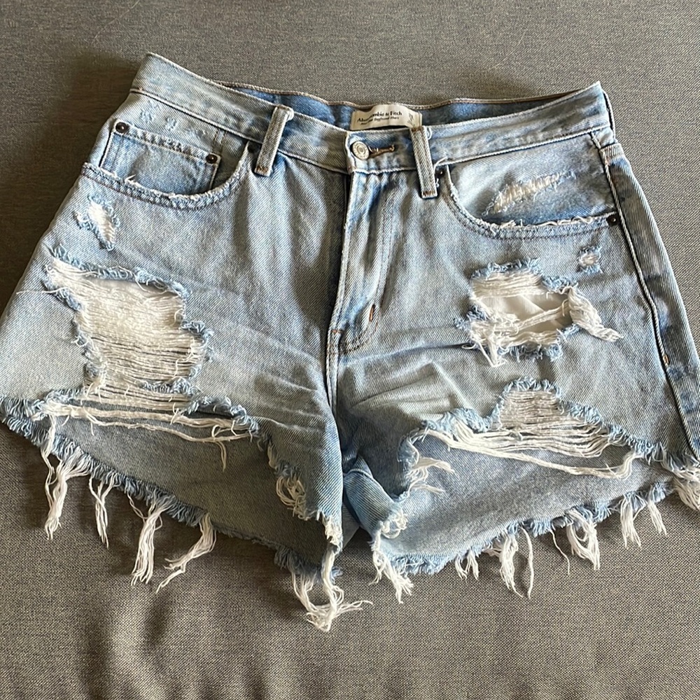 Abercrombie Mid Rise Boyfriend Short (Curve Love)